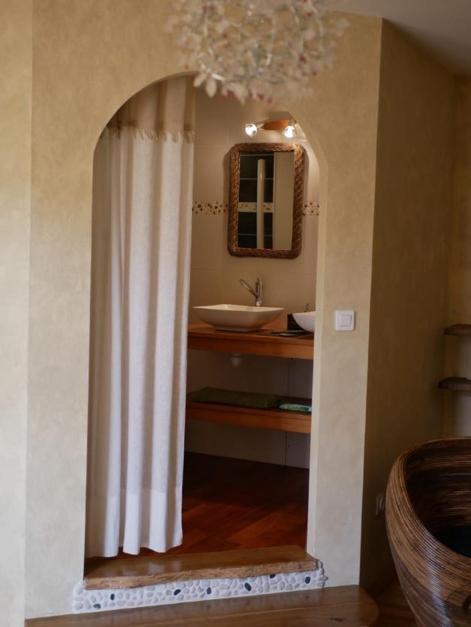 Bed and Breakfast Les Jardins De Lumiere Brusque Exterior foto