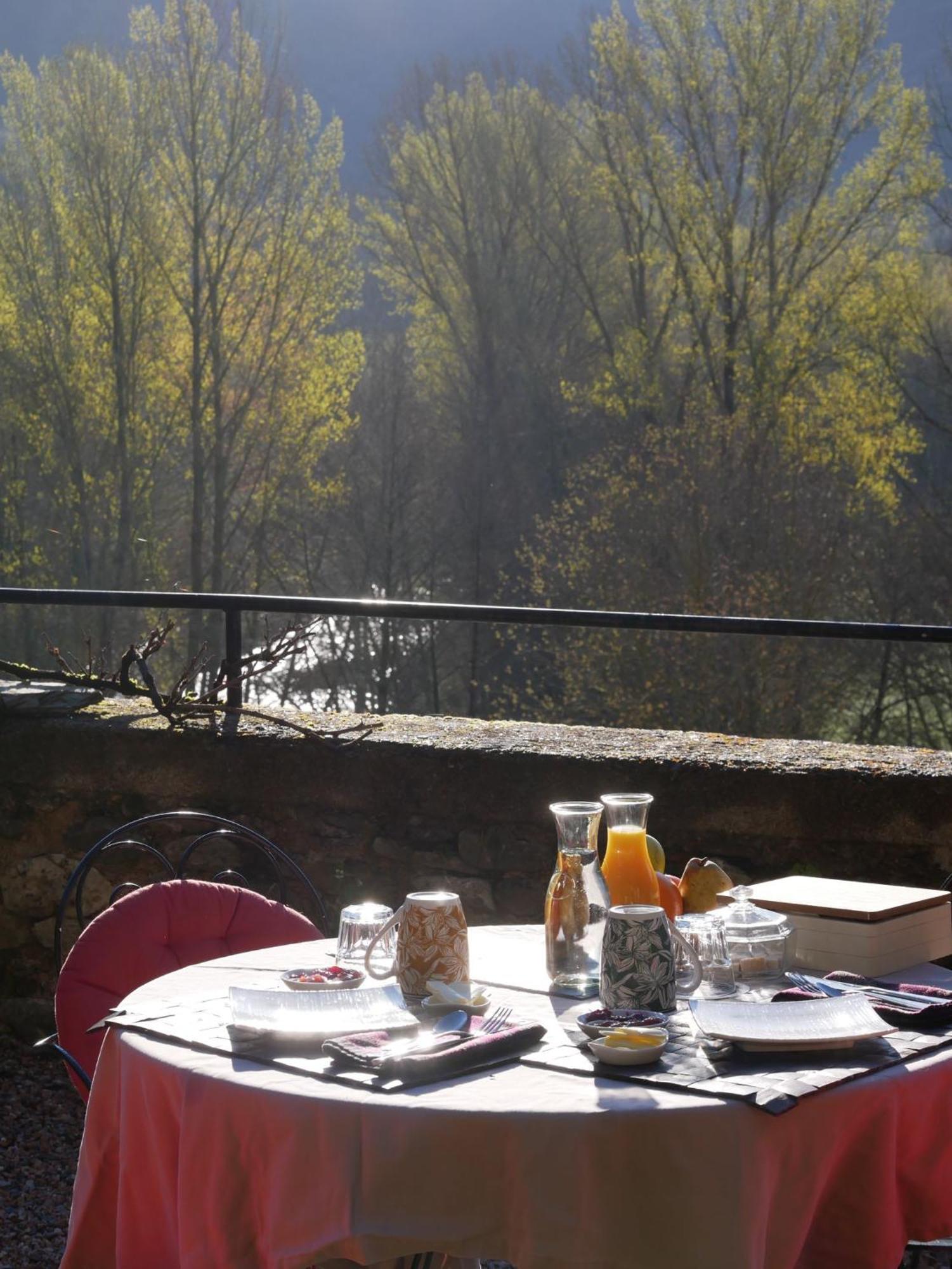 Bed and Breakfast Les Jardins De Lumiere Brusque Exterior foto